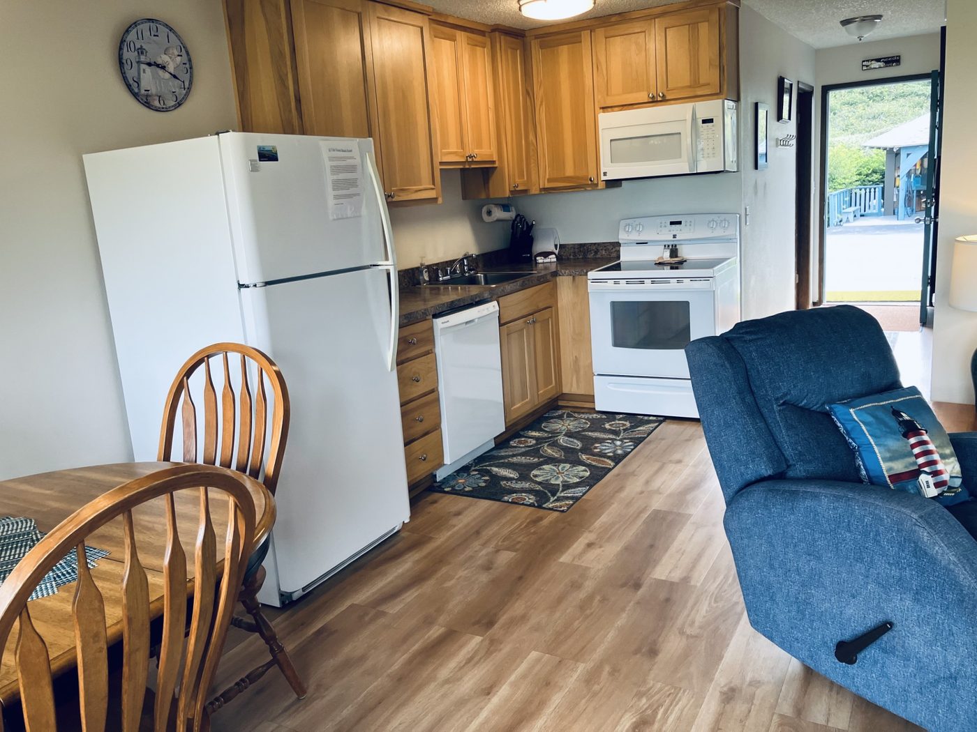 Full kitchen in Unit 01 at Hi-Tide Resort