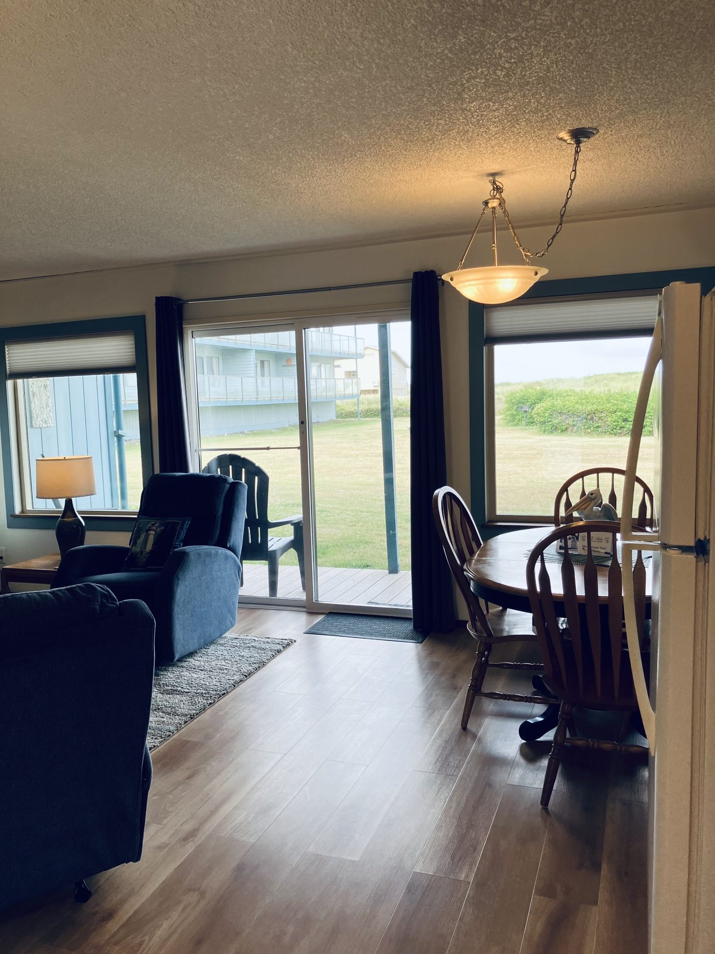 Dining area and private patio with lawn access in Unit 01 at Hi-Tide Resort